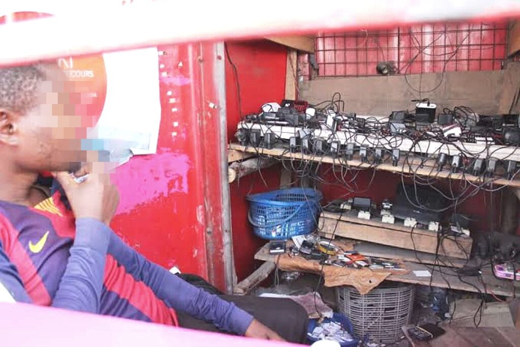 Goma : un jeune tenancier de cabine de charge téléphonique disparaît avec une centaine de téléphones de ses clients 2 Compress_20250126_202700_0425