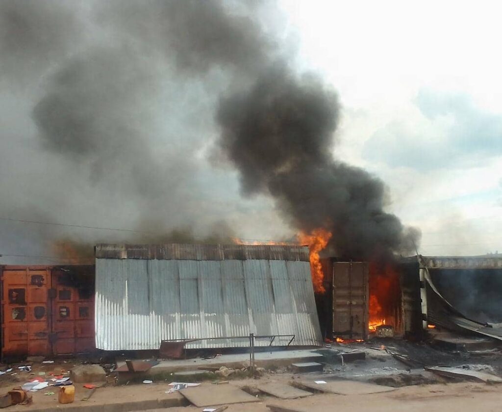 RDC : Incendie à Mwene-Ditu, un conteneur de carburant réduit en cendres 1 IMG-20250125-WA1074