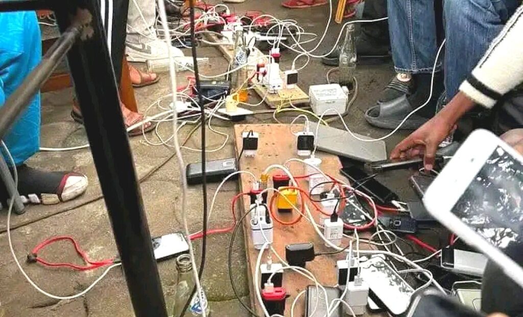 Goma : un jeune tenancier de cabine de charge téléphonique disparaît avec une centaine de téléphones de ses clients 3 img 20250126 20240373326031139633549