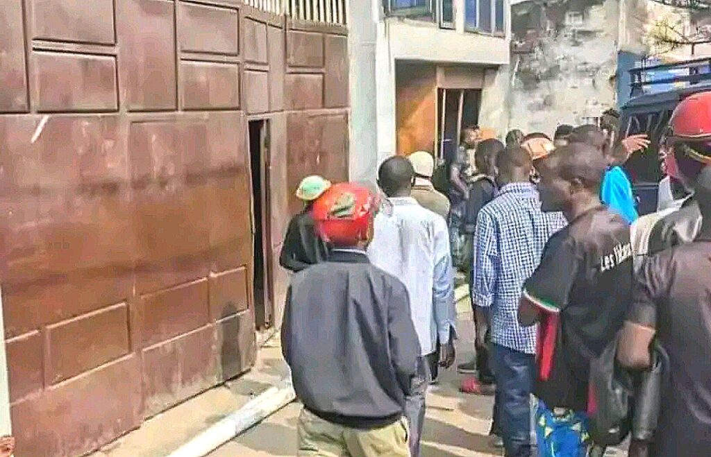 Insolite à Goma : les personnes ayant volé chez "Kasé Chine" restituent volontairement les biens pillés 1 Compress_20250203_161344_4721