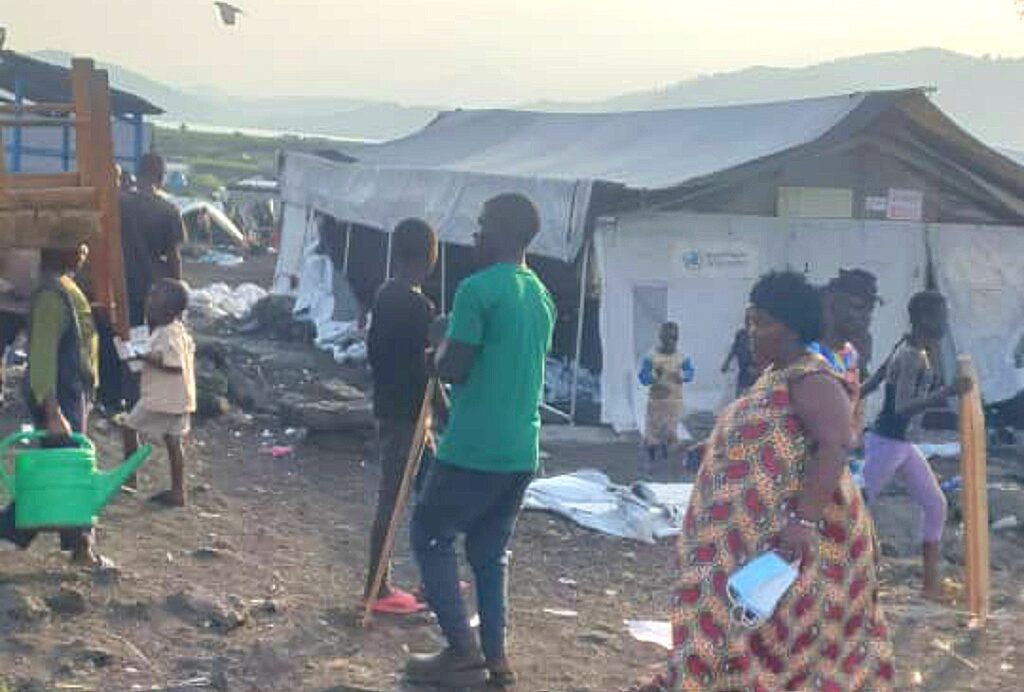 Nord-Kivu : des abris de déplacés en cours de démolition autour de Goma, les résidents rentrent chez eux 1 Compress_20250210_193826_6277