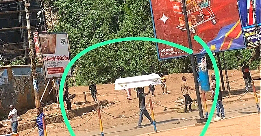 Insolite à Bukavu : un pillard s'empare d'un cercueil lors des pillages en ville 1 Compress_20250216_134258_8207