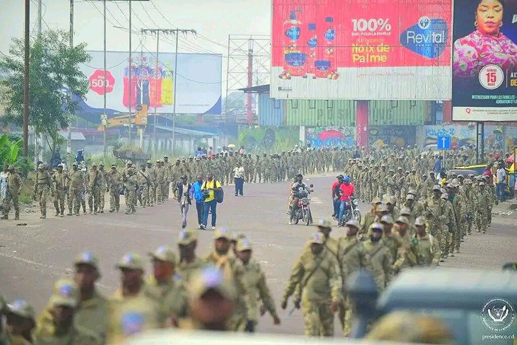 RDC : 8 000 militaires de la Garde Républicaine en marche d’endurance à Kinshasa 3 Compress_20250301_164427_7008