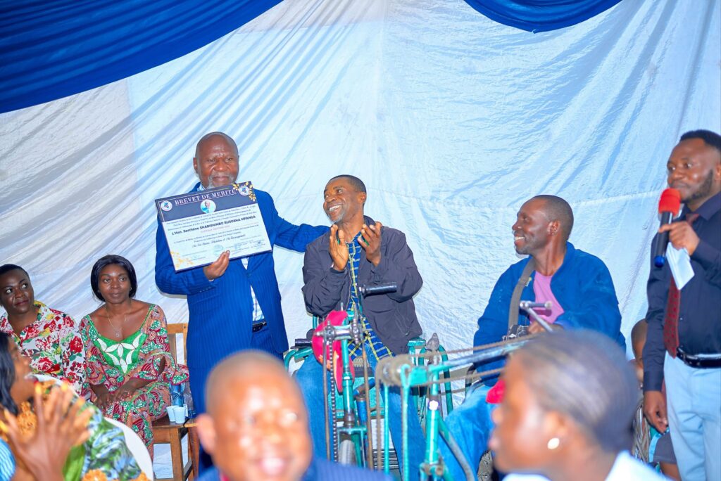 Nord-Kivu : L’Inspecteur Sosthène Shabishimbo honoré par 52 organisations de la société civile pour son engagement en faveur de l’éducation et de la paix 9 nic 85646339046968005090584